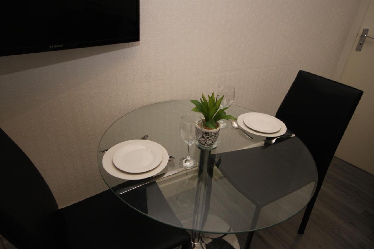 Barton Beachside - Stylish Studio Apartment, Double & Single - Central Beach & Promenade Location - Over 21'S, Family Friendly Only, Id Required Blackpool Bagian luar foto