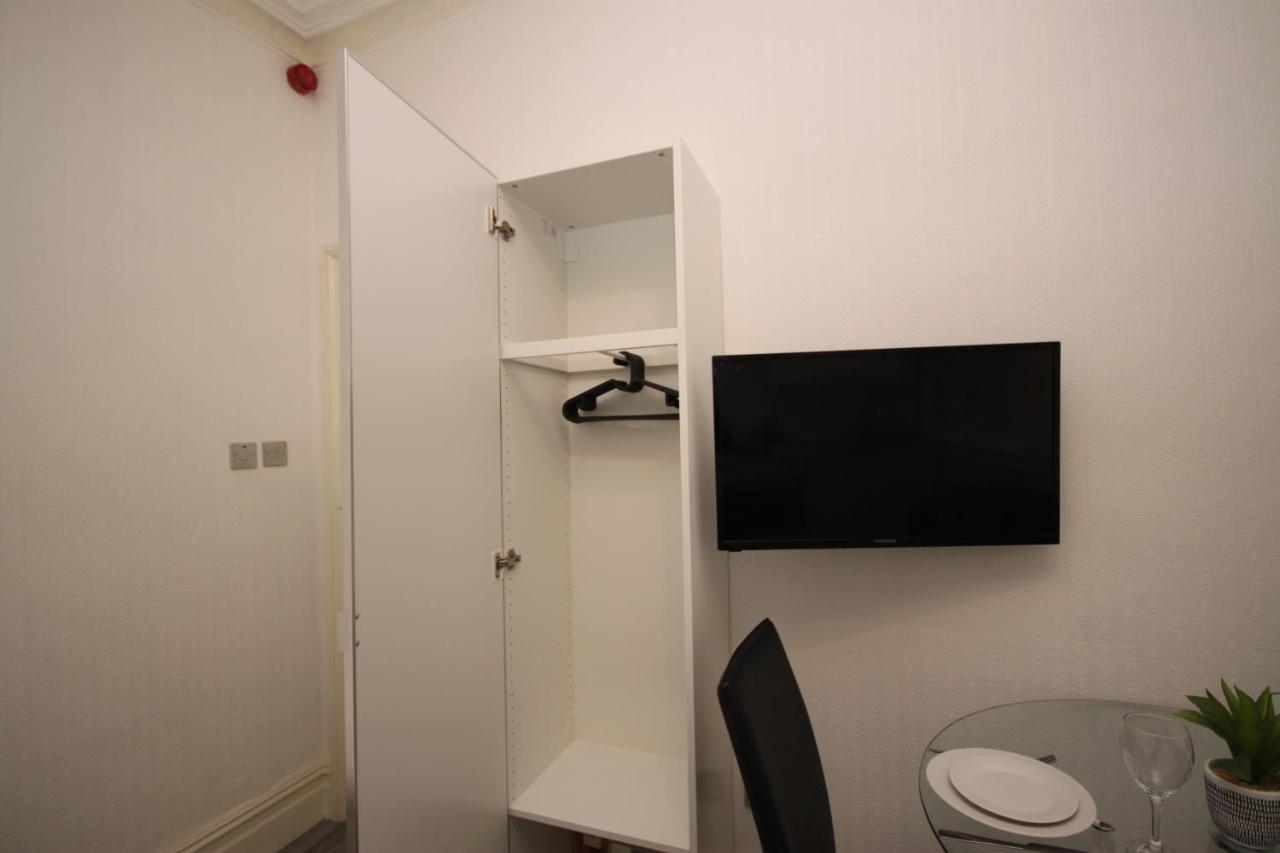 Barton Beachside - Stylish Studio Apartment, Double & Single - Central Beach & Promenade Location - Over 21'S, Family Friendly Only, Id Required Blackpool Bagian luar foto