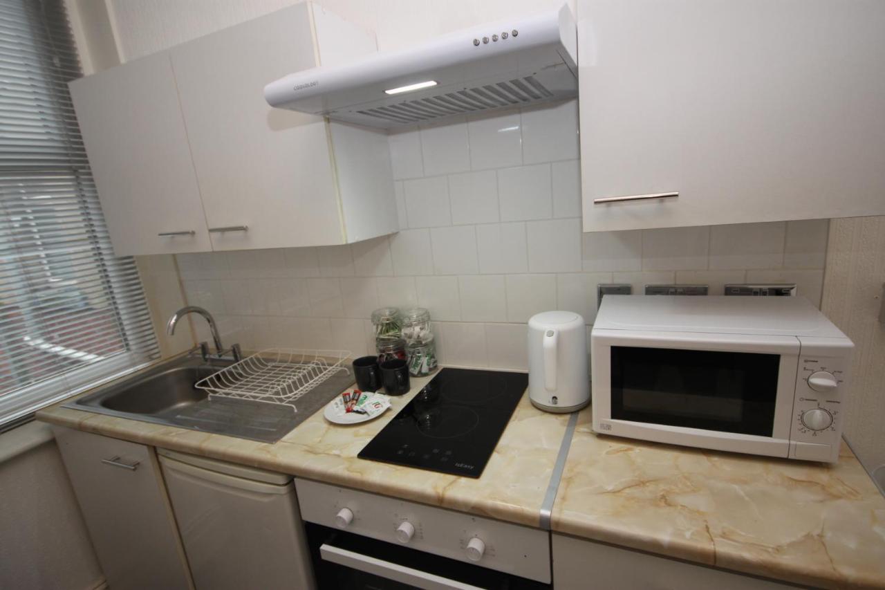 Barton Beachside - Stylish Studio Apartment, Double & Single - Central Beach & Promenade Location - Over 21'S, Family Friendly Only, Id Required Blackpool Bagian luar foto