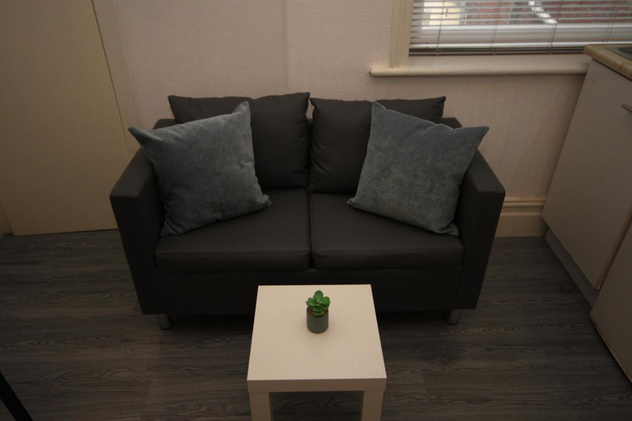 Barton Beachside - Stylish Studio Apartment, Double & Single - Central Beach & Promenade Location - Over 21'S, Family Friendly Only, Id Required Blackpool Bagian luar foto