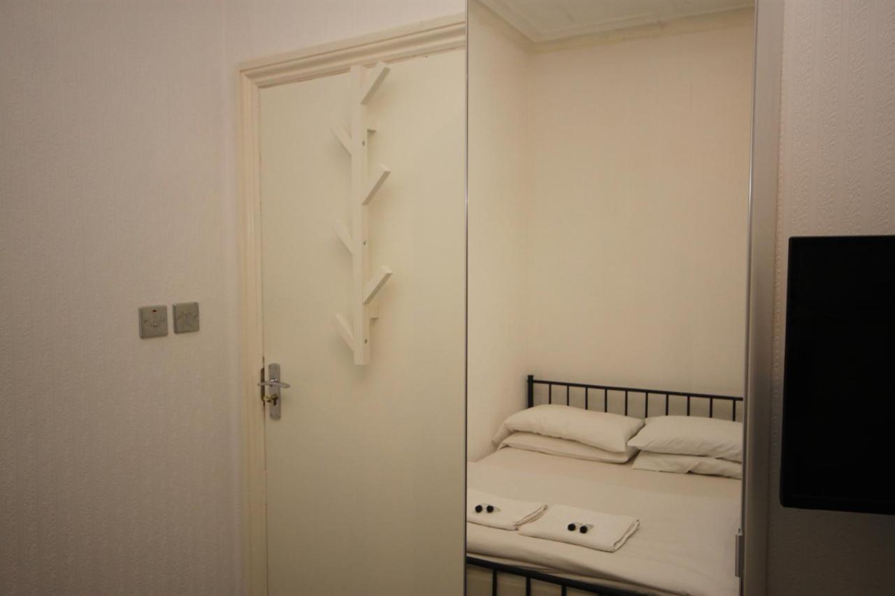 Barton Beachside - Stylish Studio Apartment, Double & Single - Central Beach & Promenade Location - Over 21'S, Family Friendly Only, Id Required Blackpool Bagian luar foto