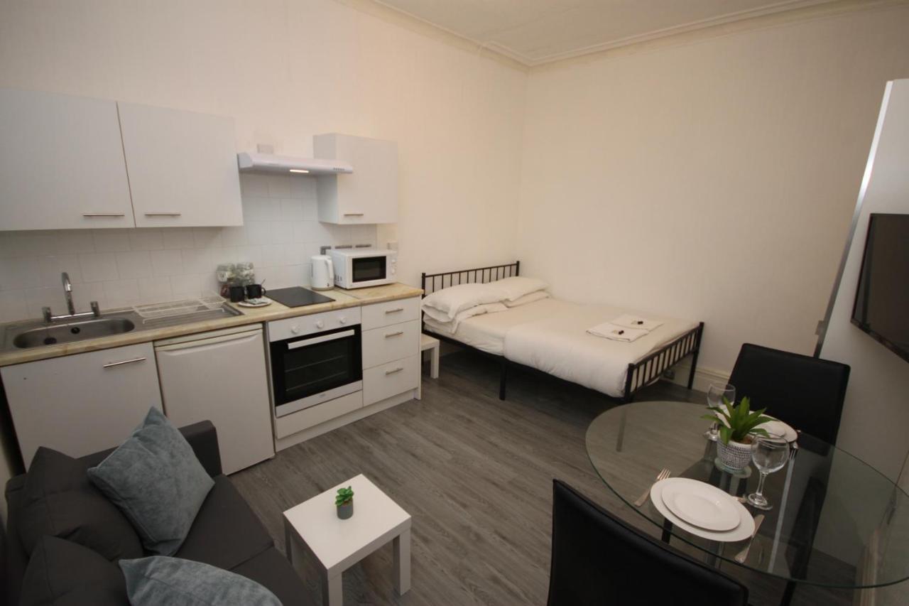 Barton Beachside - Stylish Studio Apartment, Double & Single - Central Beach & Promenade Location - Over 21'S, Family Friendly Only, Id Required Blackpool Bagian luar foto