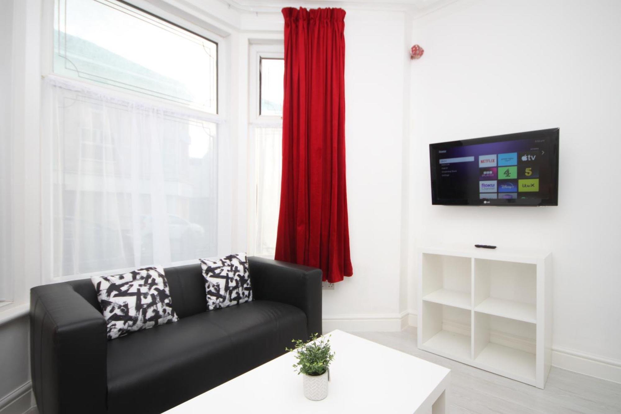 Barton Beachside - Stylish Studio Apartment, Double & Single - Central Beach & Promenade Location - Over 21'S, Family Friendly Only, Id Required Blackpool Bagian luar foto