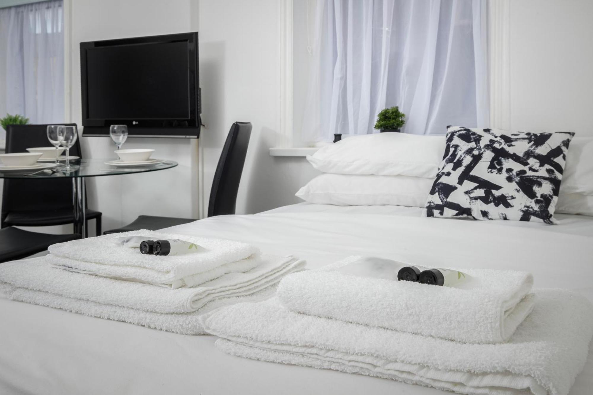 Barton Beachside - Stylish Studio Apartment, Double & Single - Central Beach & Promenade Location - Over 21'S, Family Friendly Only, Id Required Blackpool Bagian luar foto