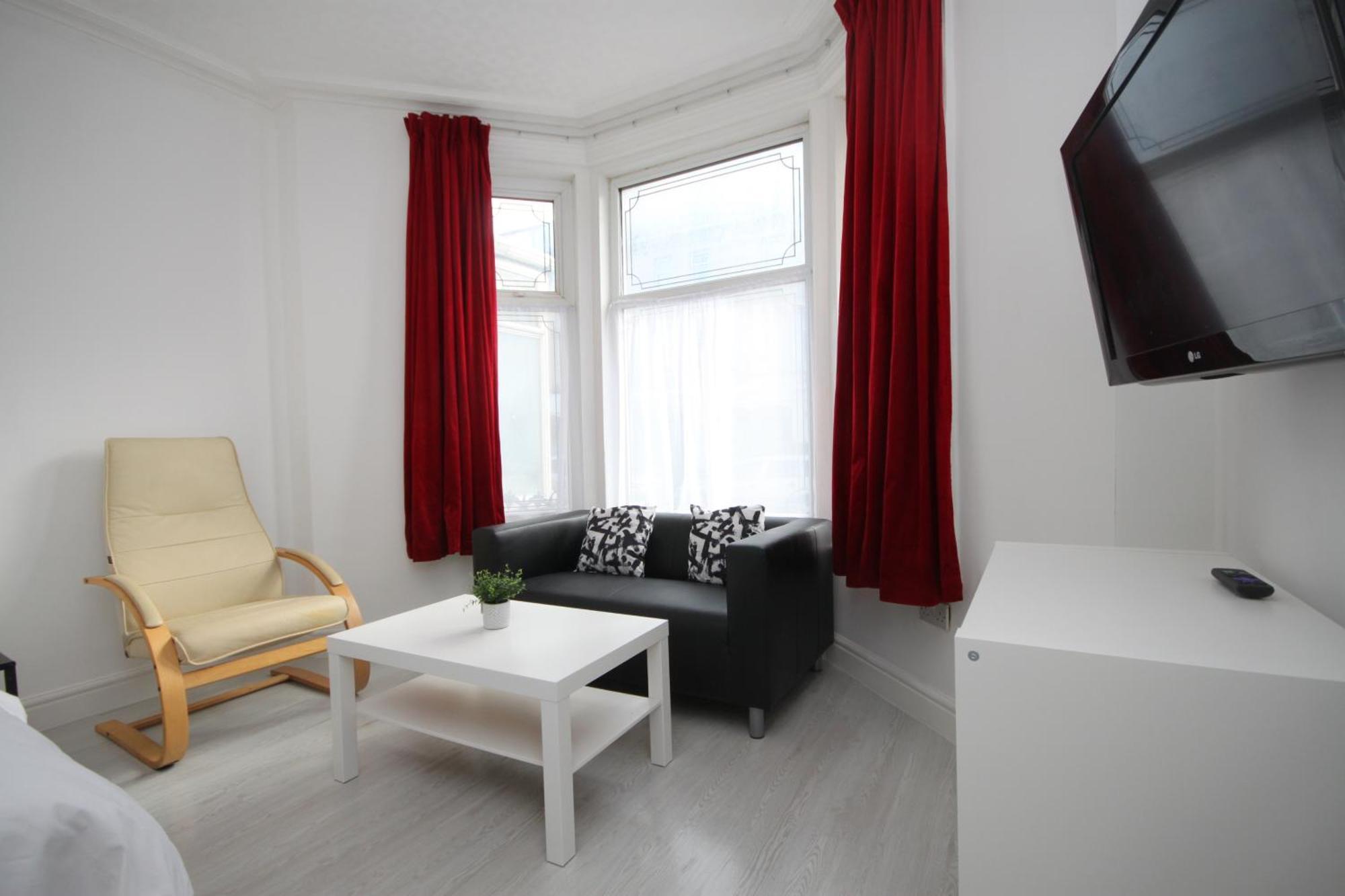 Barton Beachside - Stylish Studio Apartment, Double & Single - Central Beach & Promenade Location - Over 21'S, Family Friendly Only, Id Required Blackpool Bagian luar foto