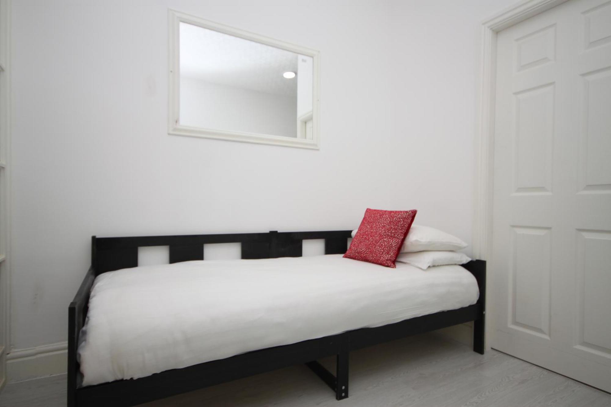 Barton Beachside - Stylish Studio Apartment, Double & Single - Central Beach & Promenade Location - Over 21'S, Family Friendly Only, Id Required Blackpool Ruang foto
