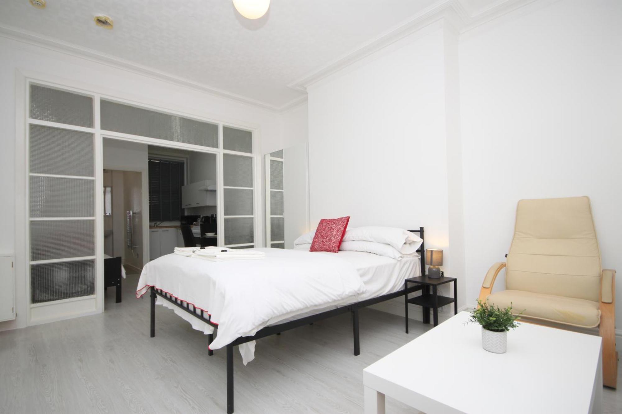 Barton Beachside - Stylish Studio Apartment, Double & Single - Central Beach & Promenade Location - Over 21'S, Family Friendly Only, Id Required Blackpool Ruang foto