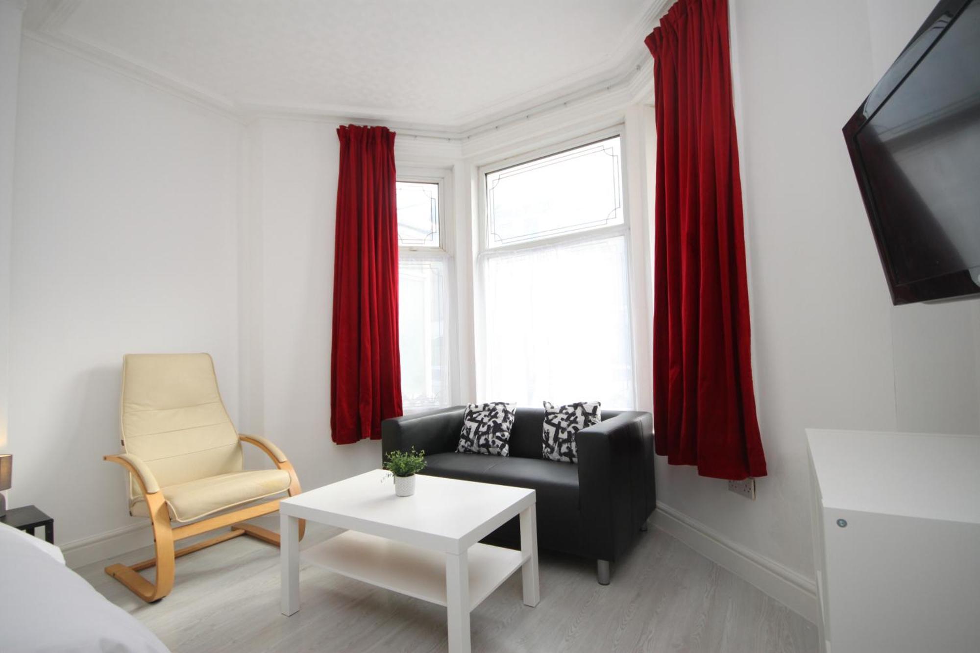 Barton Beachside - Stylish Studio Apartment, Double & Single - Central Beach & Promenade Location - Over 21'S, Family Friendly Only, Id Required Blackpool Ruang foto