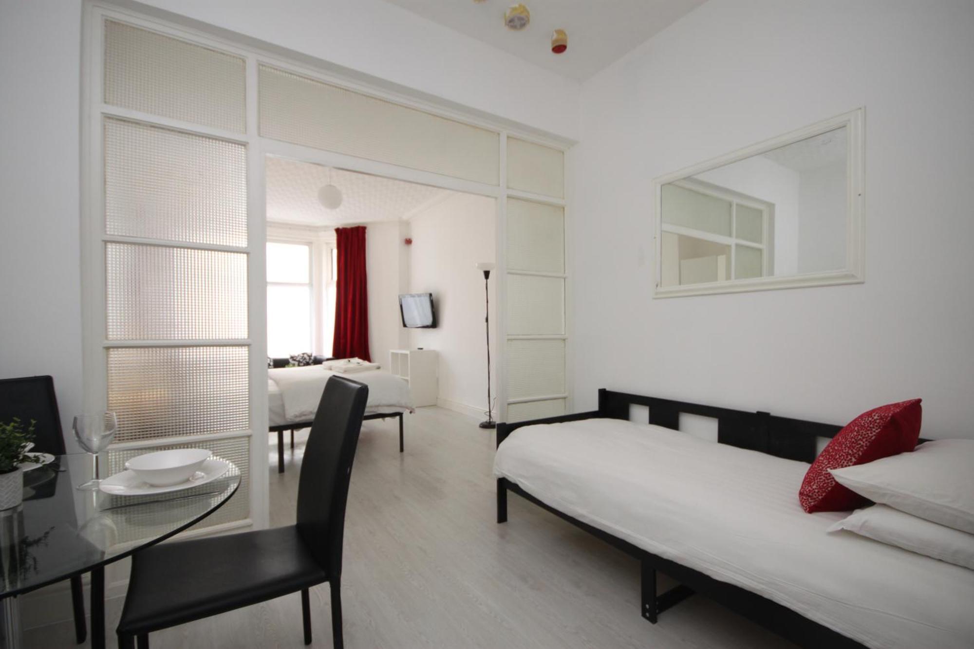 Barton Beachside - Stylish Studio Apartment, Double & Single - Central Beach & Promenade Location - Over 21'S, Family Friendly Only, Id Required Blackpool Bagian luar foto