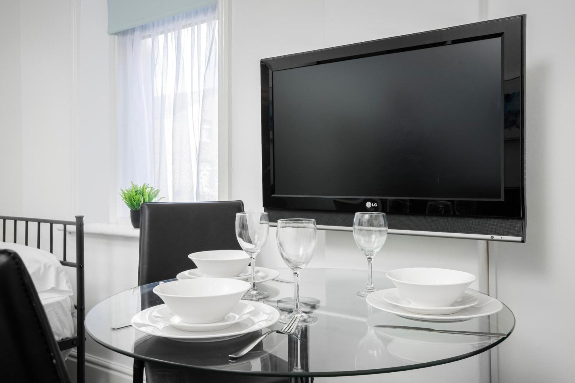 Barton Beachside - Stylish Studio Apartment, Double & Single - Central Beach & Promenade Location - Over 21'S, Family Friendly Only, Id Required Blackpool Bagian luar foto