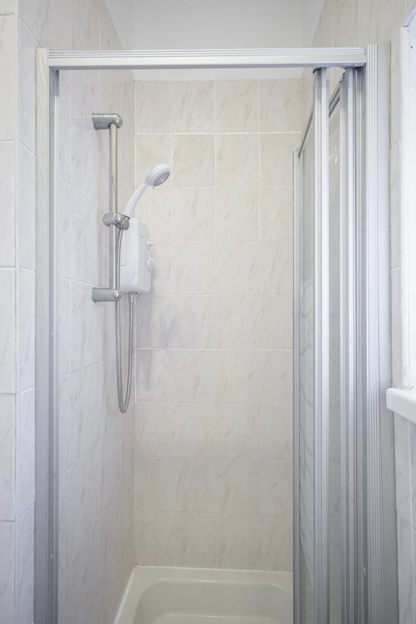Barton Beachside - Stylish Studio Apartment, Double & Single - Central Beach & Promenade Location - Over 21'S, Family Friendly Only, Id Required Blackpool Bagian luar foto