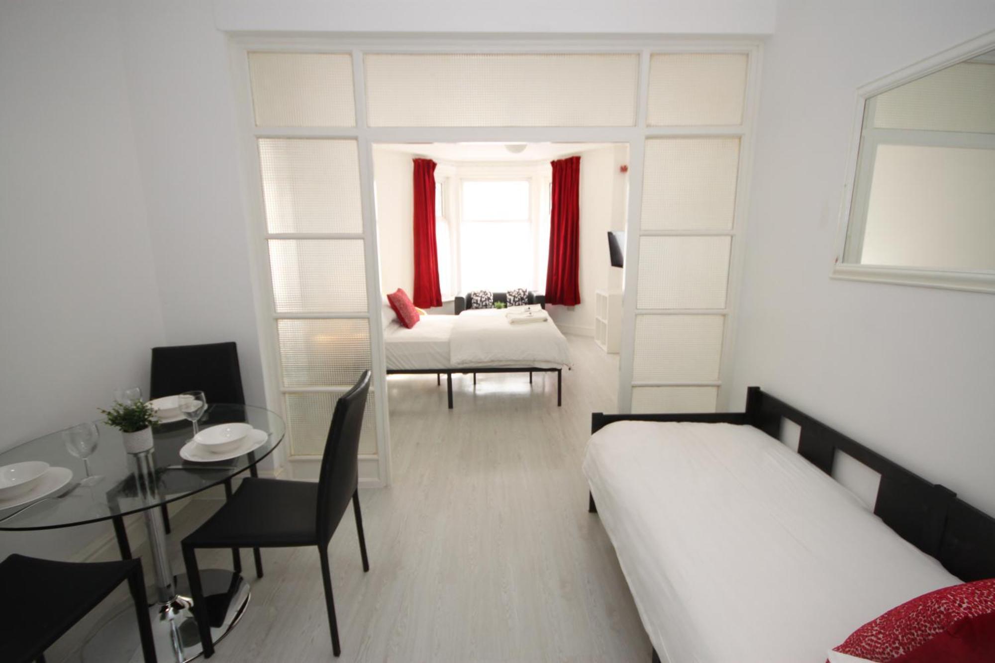 Barton Beachside - Stylish Studio Apartment, Double & Single - Central Beach & Promenade Location - Over 21'S, Family Friendly Only, Id Required Blackpool Bagian luar foto