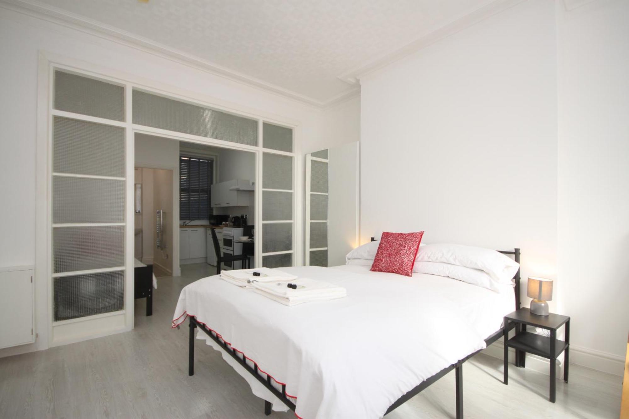 Barton Beachside - Stylish Studio Apartment, Double & Single - Central Beach & Promenade Location - Over 21'S, Family Friendly Only, Id Required Blackpool Bagian luar foto