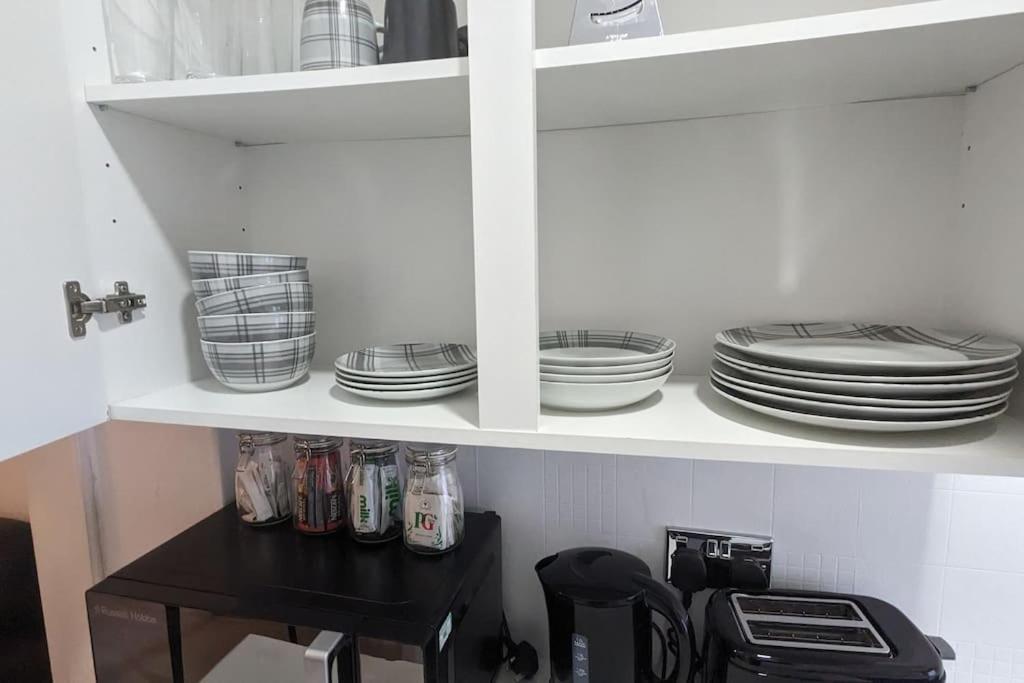 Barton Beachside - Stylish Studio Apartment, Double & Single - Central Beach & Promenade Location - Over 21'S, Family Friendly Only, Id Required Blackpool Bagian luar foto