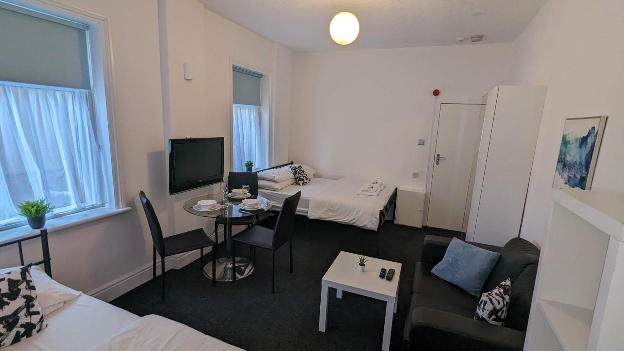 Barton Beachside - Stylish Studio Apartment, Double & Single - Central Beach & Promenade Location - Over 21'S, Family Friendly Only, Id Required Blackpool Bagian luar foto