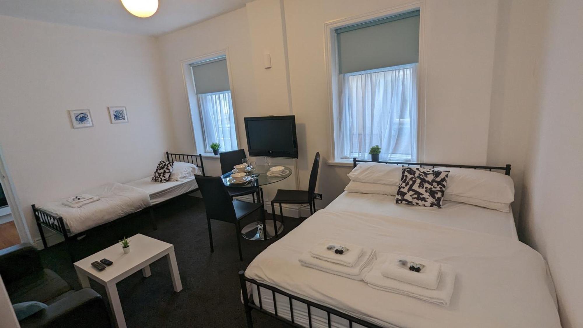 Barton Beachside - Stylish Studio Apartment, Double & Single - Central Beach & Promenade Location - Over 21'S, Family Friendly Only, Id Required Blackpool Bagian luar foto